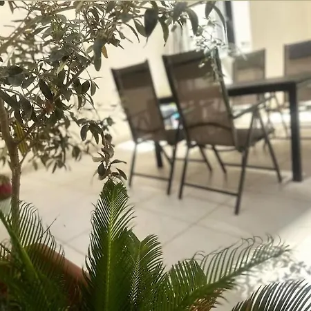 شقة Maisonette With Backyard خليج سانت بول
