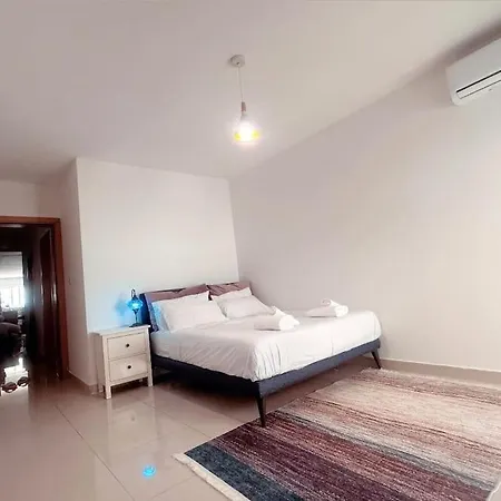 شقة Maisonette With Backyard
