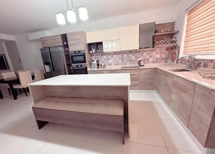 Maisonette With Backyard * St. Paul's Bay