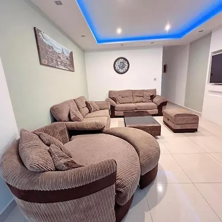 아파트 Maisonette With Backyard