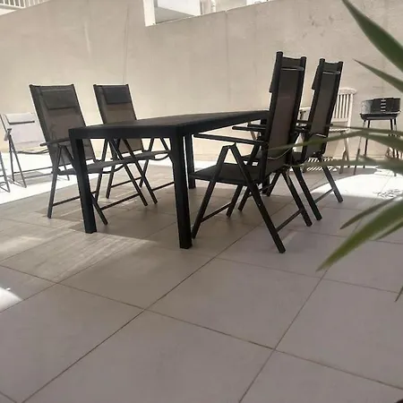 Maisonette With Backyard شقة خليج سانت بول